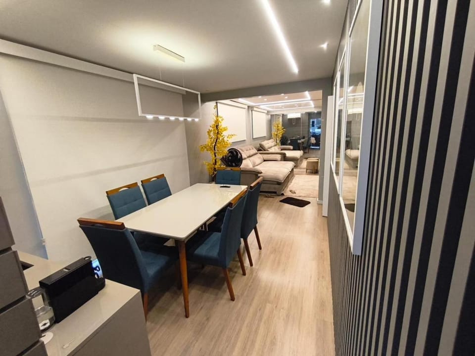 TV and multimedia, Kitchen or kitchenette, Living room, Seating area, Dining area