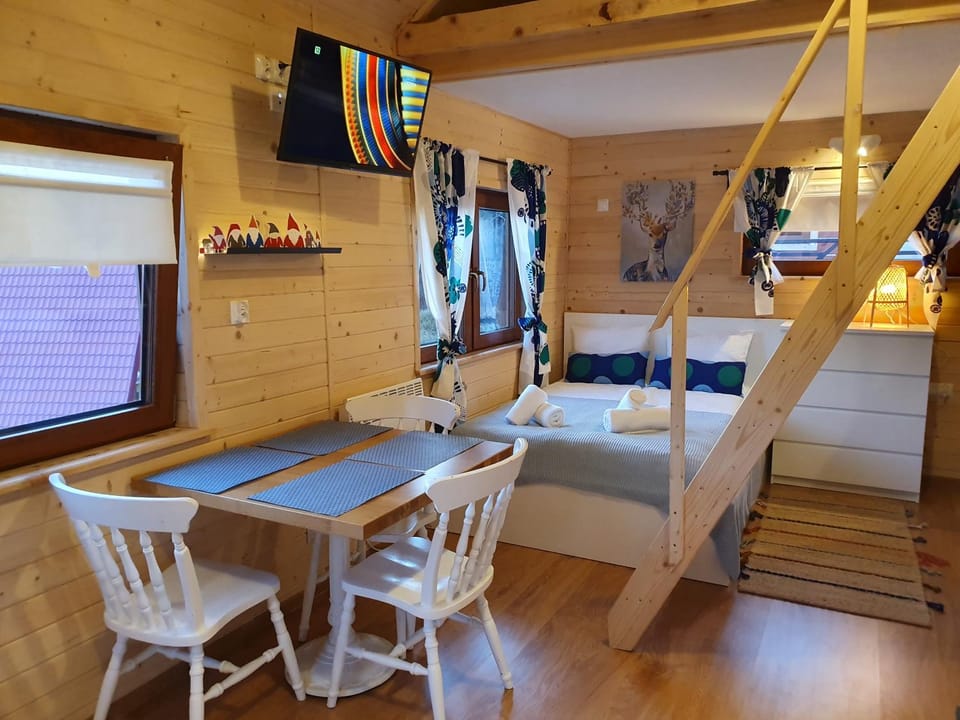 Bed, Dining area