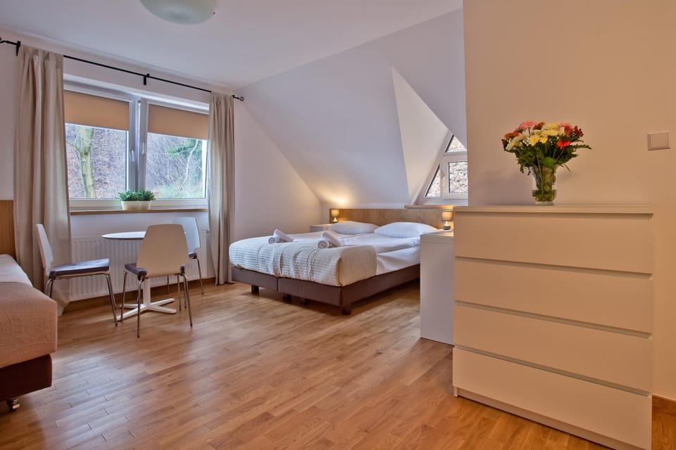 Photo of the whole room, Garden view, Mountain view