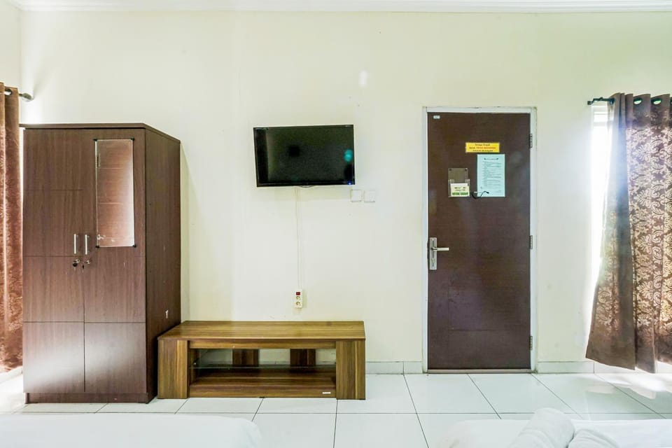 Urbanview Hotel Maulana Hills Syariah Bed and Breakfast in Lembang