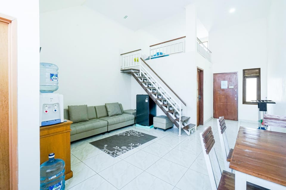 Urbanview Hotel Maulana Hills Syariah Bed and Breakfast in Lembang