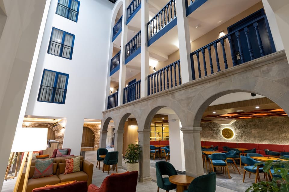 Property building, Patio, Restaurant/places to eat, On site