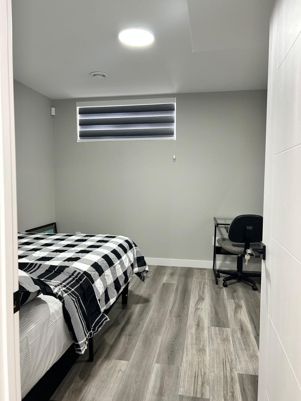 Spacious and Stylish Private Basement Suite - 1 bed and 1 rec room House in Winnipeg