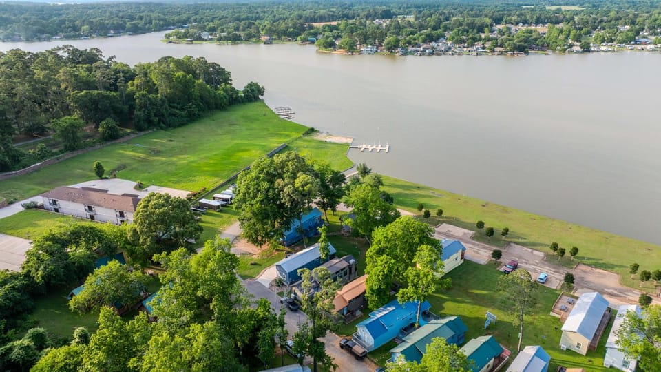 Water's Edge RV Resort on Lake Conroe Campground/ 
RV Resort in Lake Conroe