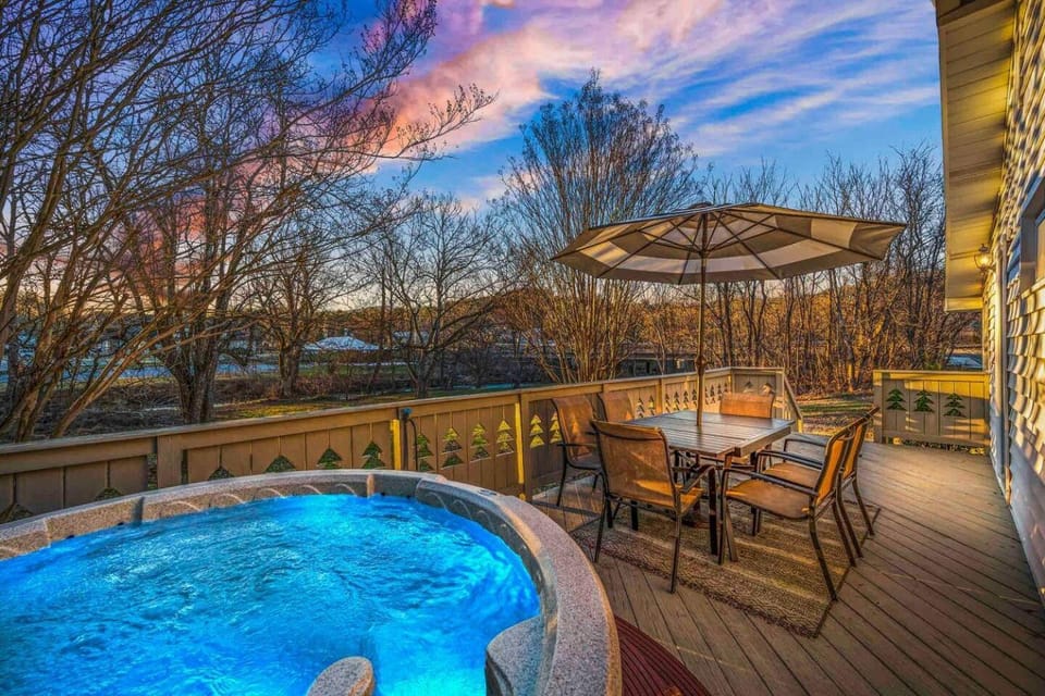 Patio, Natural landscape, Hot Tub, View (from property/room), Balcony/Terrace, Balcony/Terrace, Spa and wellness centre/facilities, Pool view, sunbed