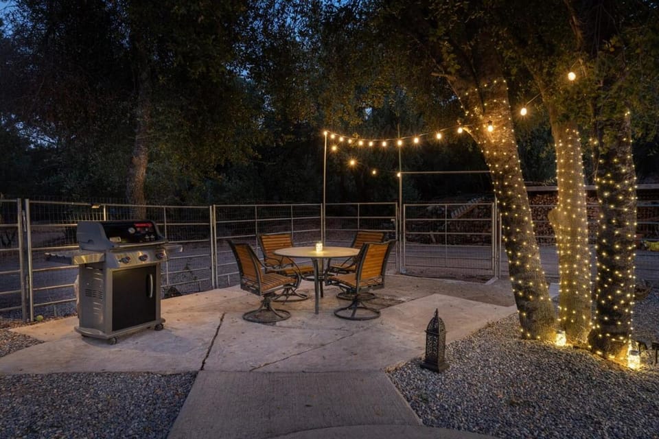 Yosemite Sunrise Retreats - 2 Homes, 4000 Sqft, Epic Family Reunion House in Bootjack
