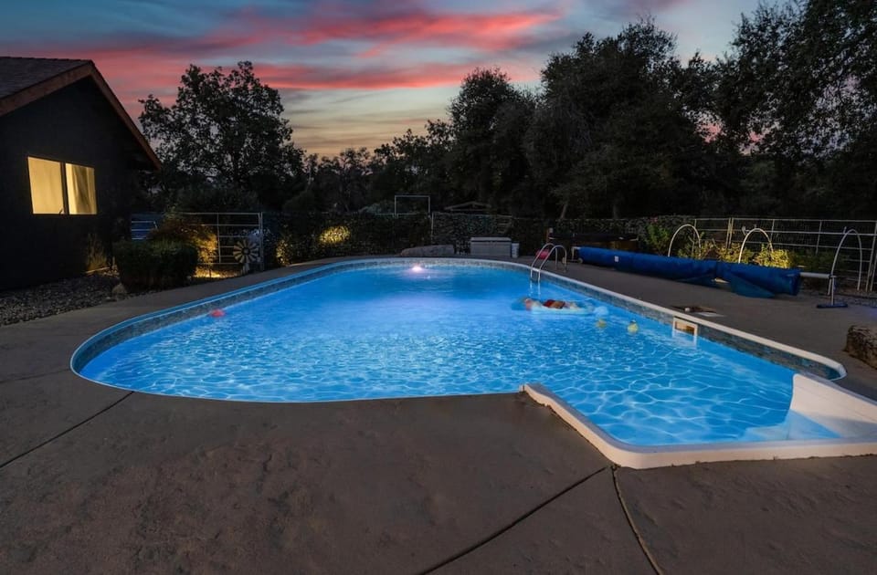 Yosemite Sunrise Retreats - 2 Homes, 4000 Sqft, Epic Family Reunion House in Bootjack