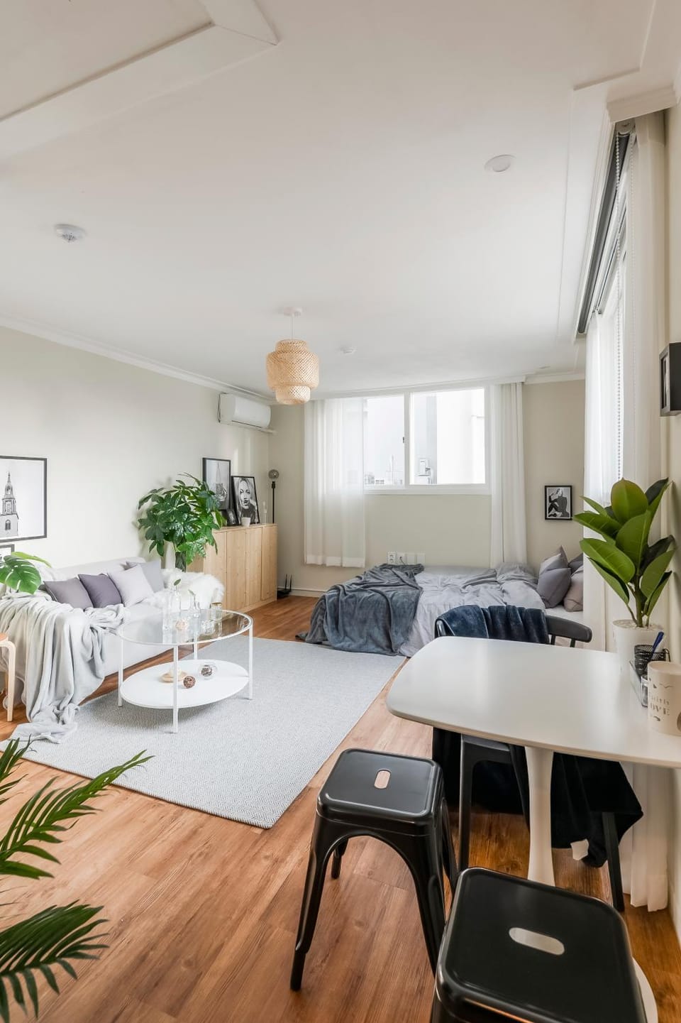 remodeled studio Bed and Breakfast in Seoul