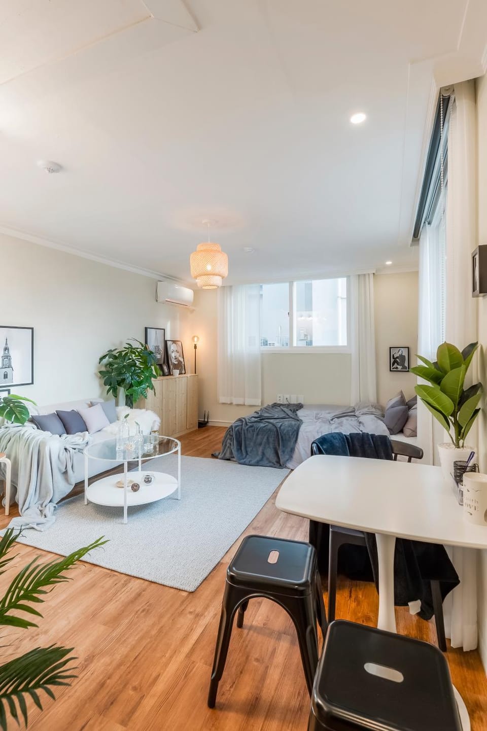 remodeled studio Bed and Breakfast in Seoul