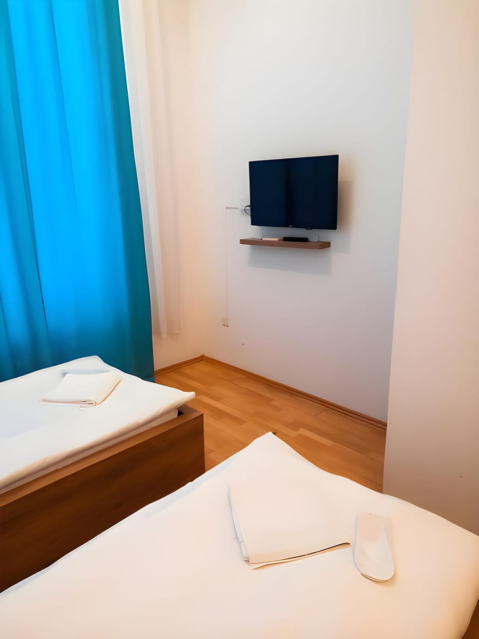 Communal lounge/ TV room, Bed, TV and multimedia, Photo of the whole room, Evening entertainment, Bedroom, towels