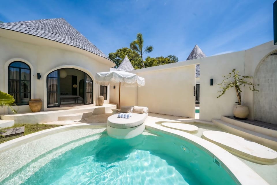 Property building, Patio, Day, Natural landscape, Pool view, Swimming pool, sunbed