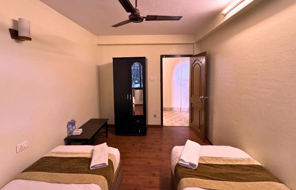 Bedroom, fireplace, towels