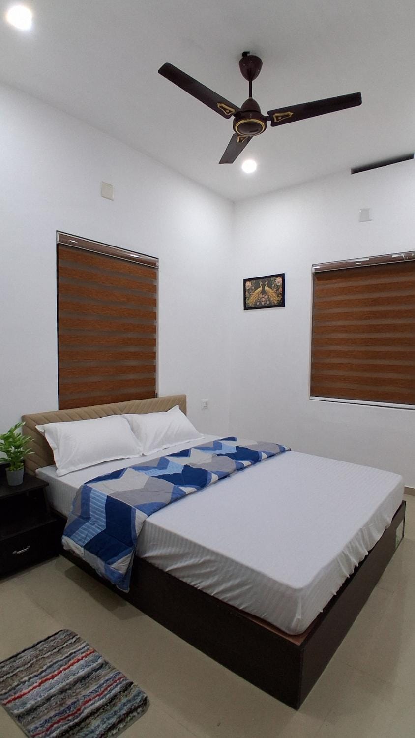 VASUDHA Homes Eroor Only 2Km Distance to Vyttila Hub Apartment in Kochi