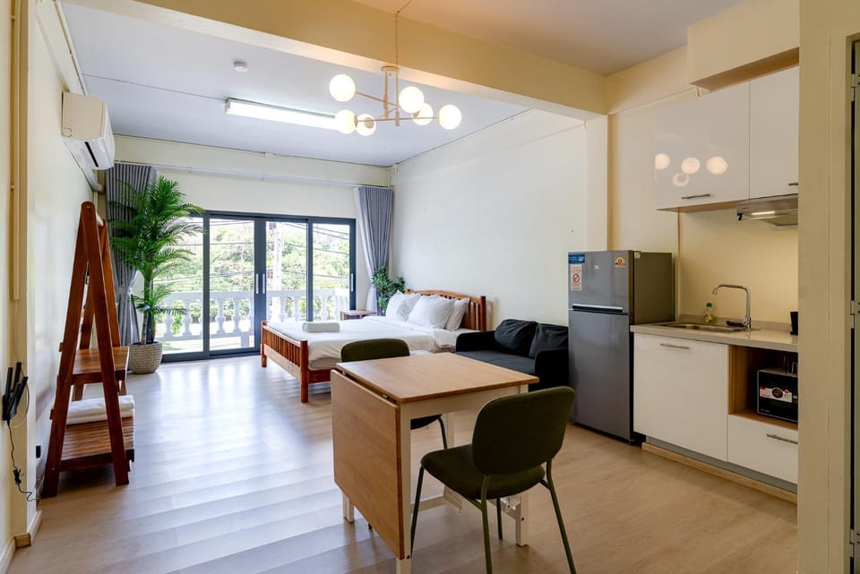 Bed, Kitchen or kitchenette, Living room, Diving, Bedroom