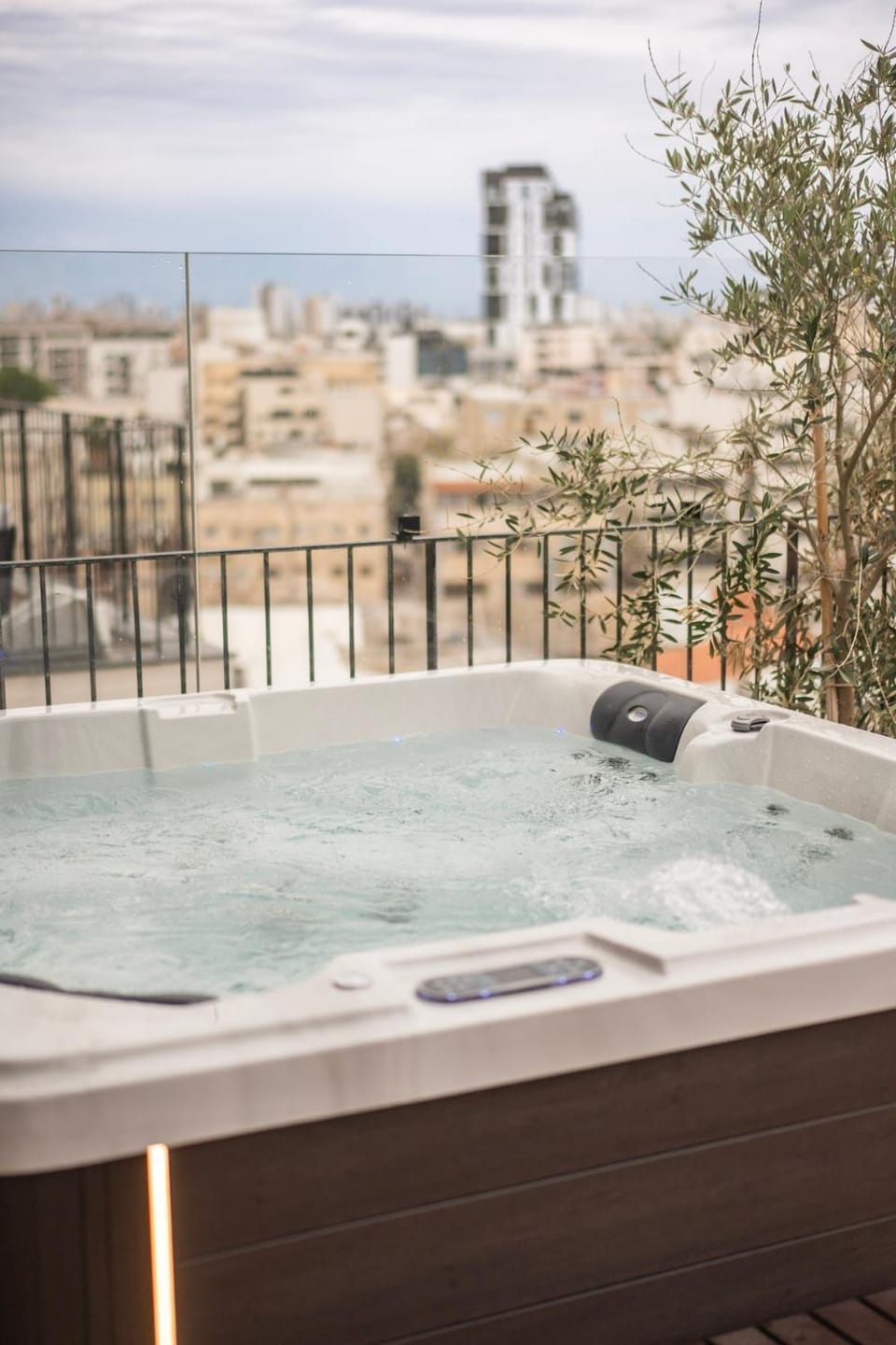 Luxury 4BR Penthouse Apartment in Tel Aviv-Yafo