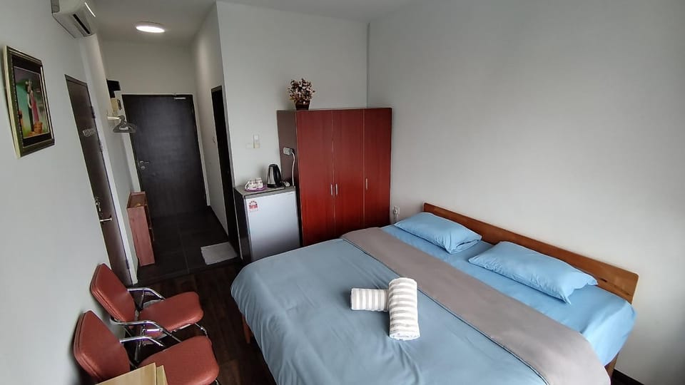 Bed, Bedroom, City view, towels, wardrobe, air conditioner
