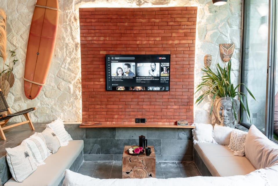 New Luxury 4BR VILLA Private Pool 5mins to Padang Beach Villa in Bali