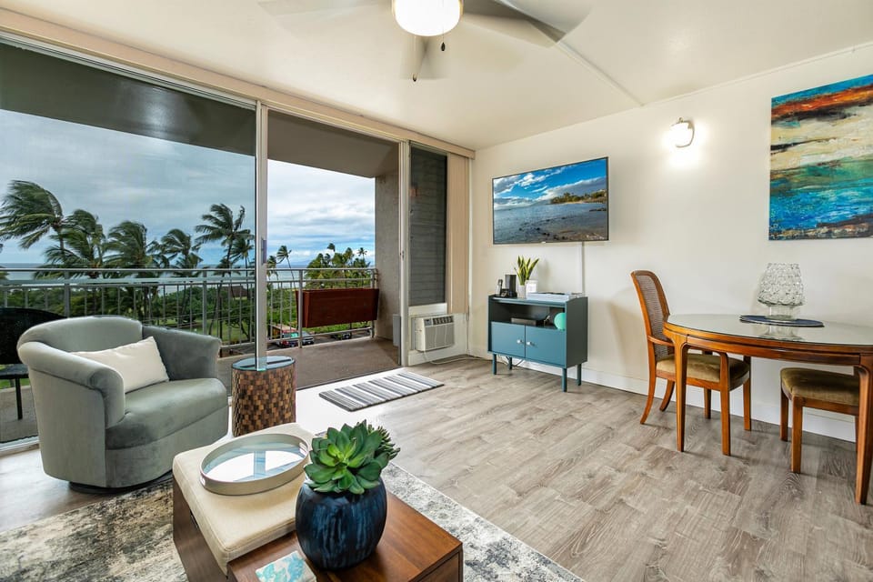 Island Surf #502 Great Location, Ocean View, Across from Kalama Park, A/C Apartment in Kihei