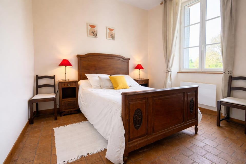Bed, Photo of the whole room, Bedroom
