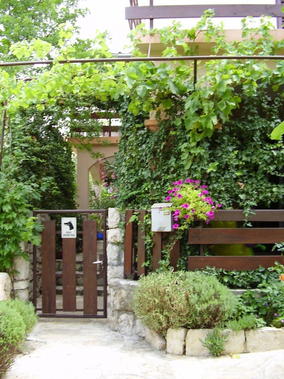 Facade/entrance