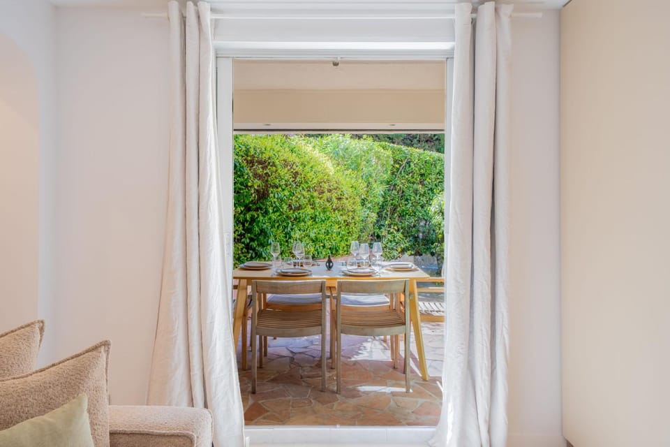 Dining area, Garden view
