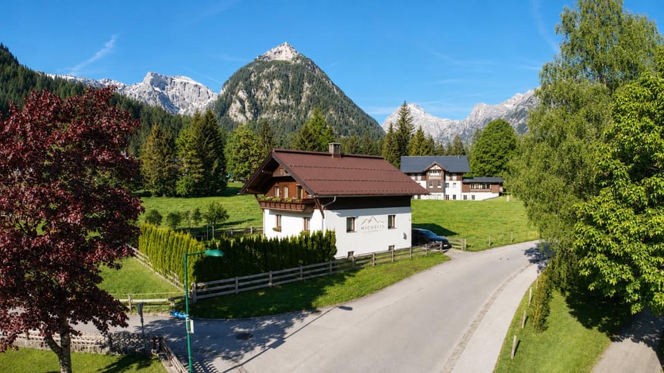 Property building, Nearby landmark, Spring, Day, Neighbourhood, Natural landscape, Mountain view