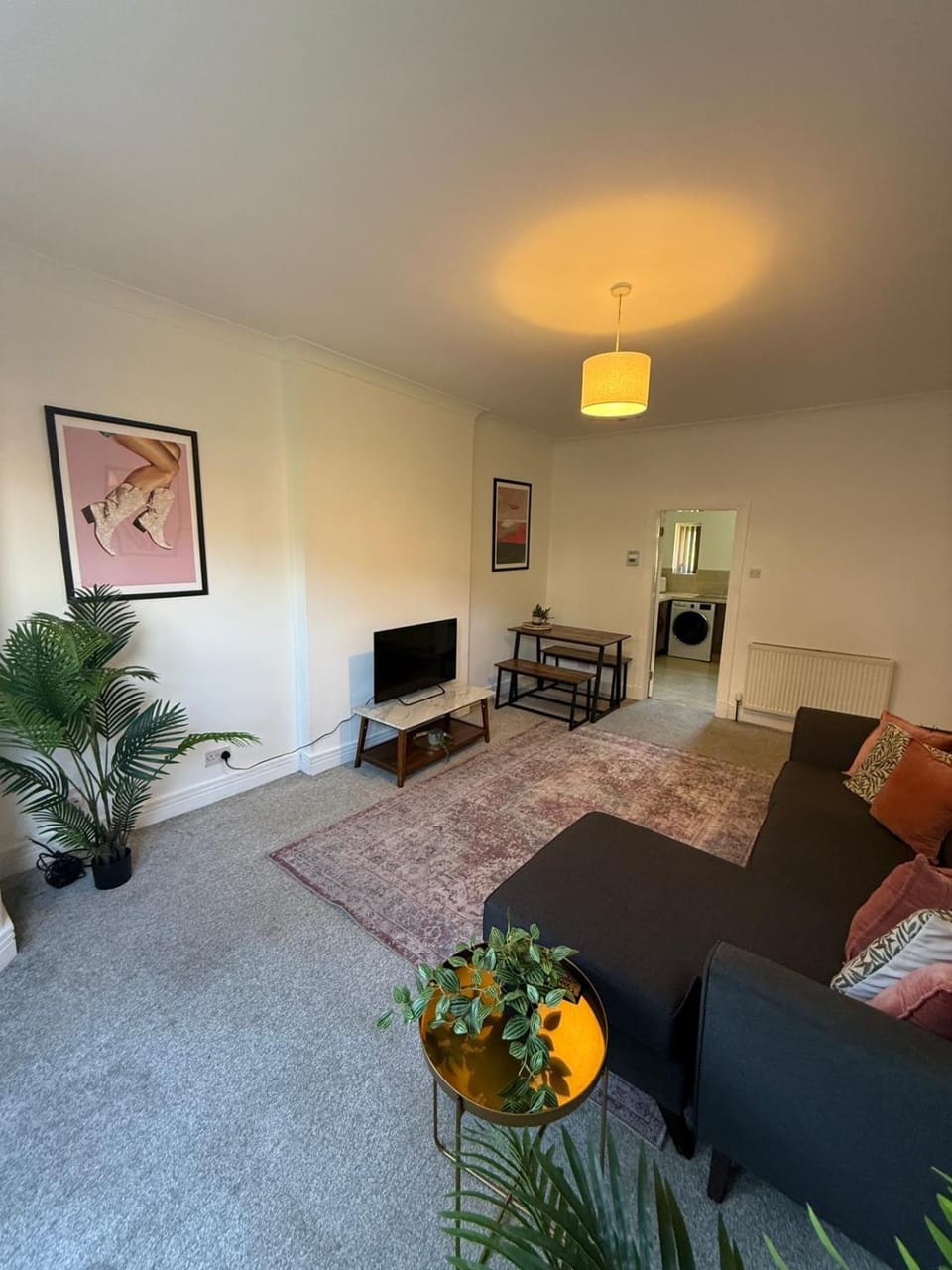 Bright 3 bedroom apartment with parking in Shawlands Apartment in Glasgow
