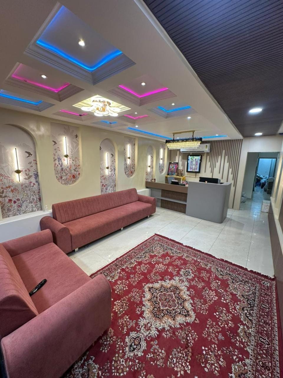 Property building, TV and multimedia, Seating area