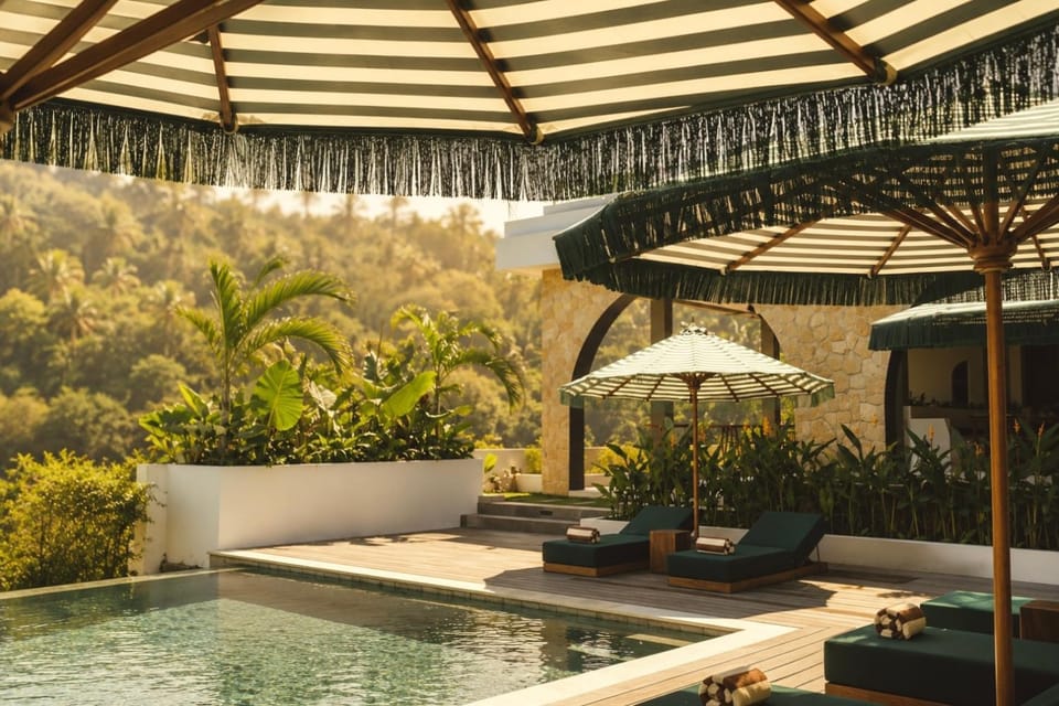 Property building, Lounge or bar, Mountain view, Swimming pool