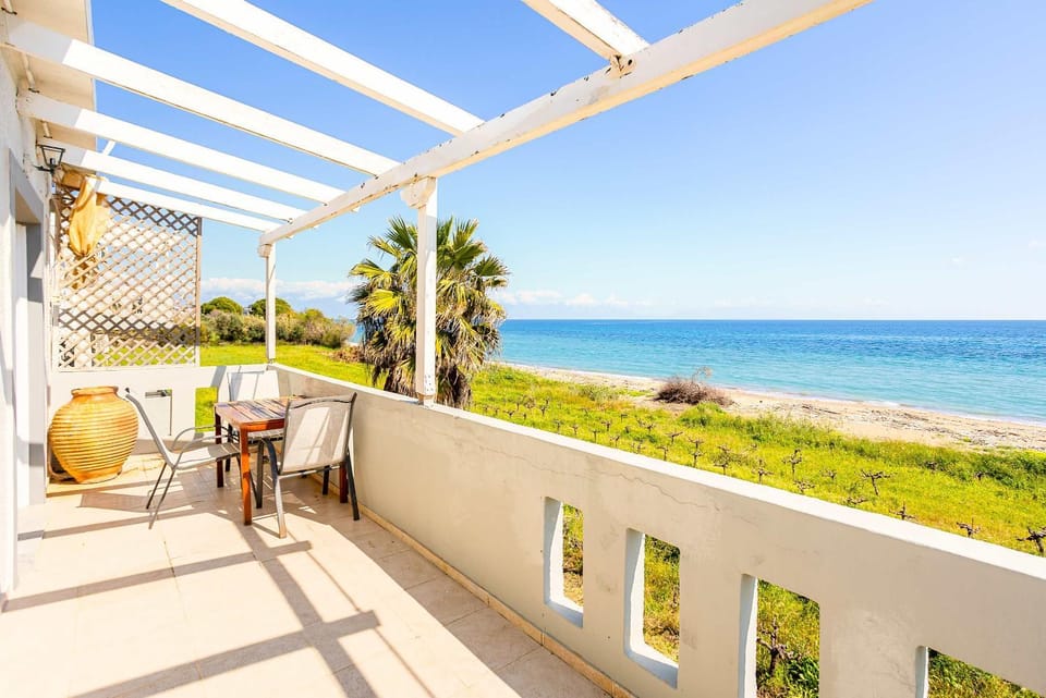 Beachfront Nest Memi Koroni-Seaheaven House B1 Apartment in Messenia