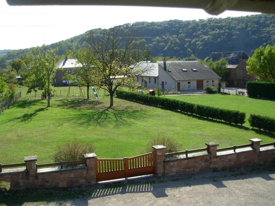 Gîte de groupe La Grange 12330 Nauviale House in Occitanie