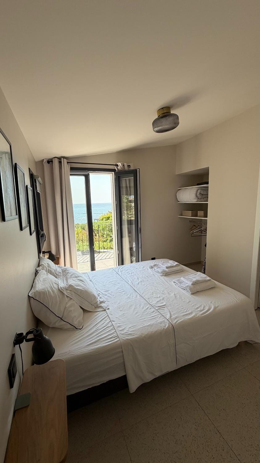 Bedroom, Sea view, towels, air conditioner
