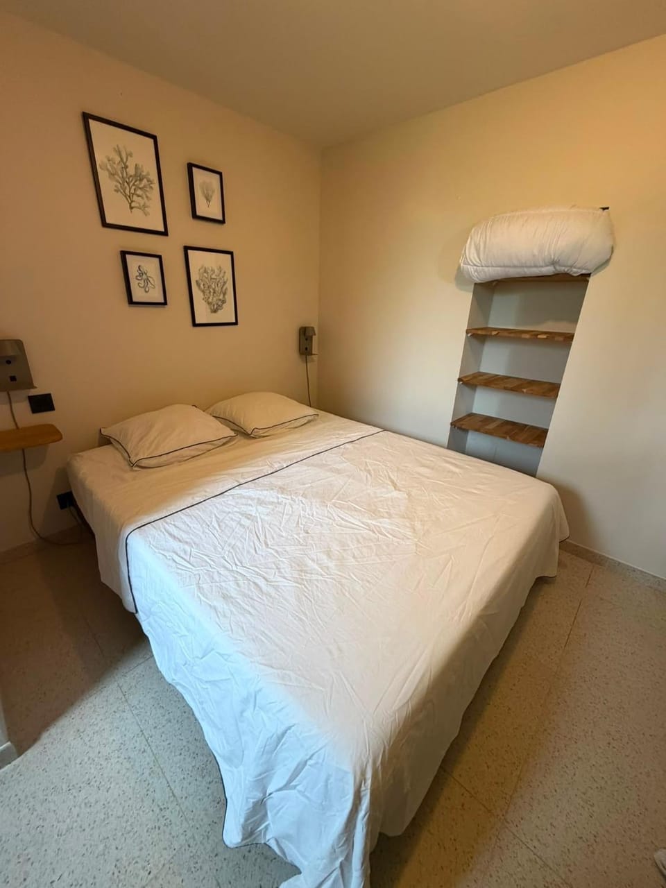 Bed, Photo of the whole room, Bedroom, air conditioner