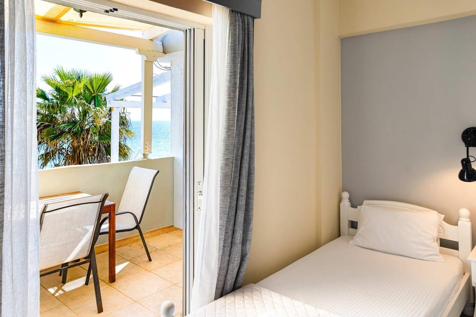 Beachfront Nest Memi Koroni-Seaheaven House B3 Apartment in Messenia