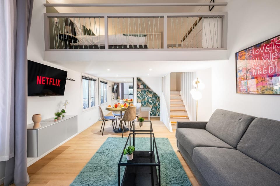 TV and multimedia, Living room, Decorative detail, internet, air conditioner