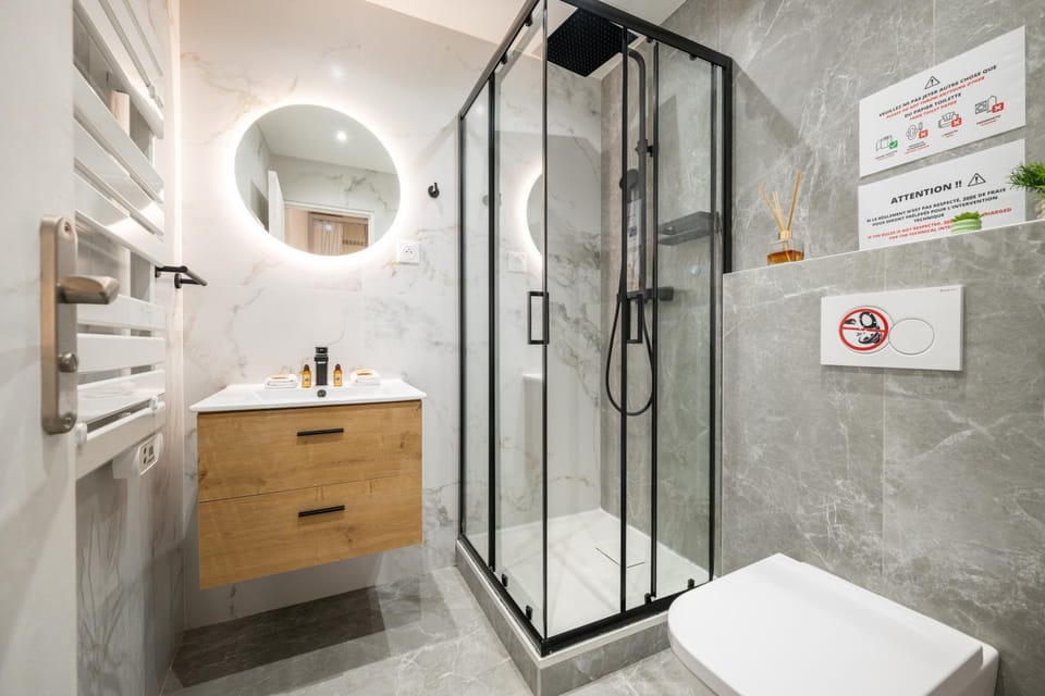 Shower, Toilet, hair dryier