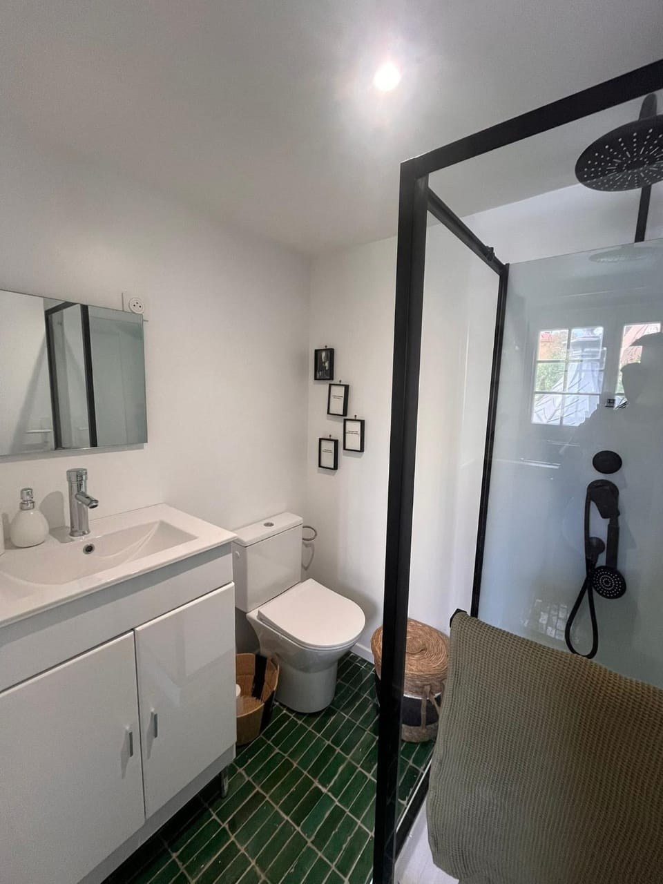 Toilet, Bathroom, towels