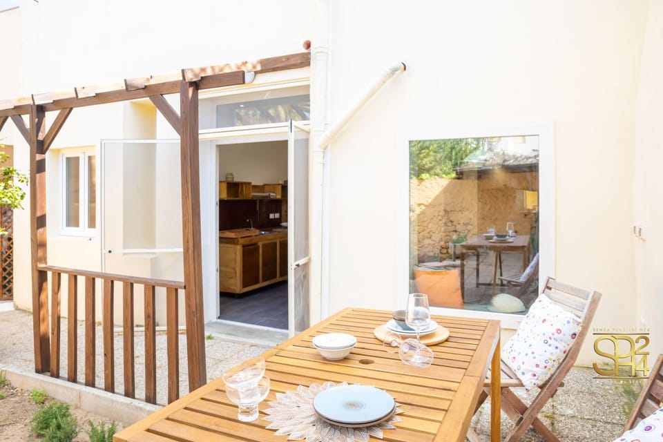 Patio, Dining area