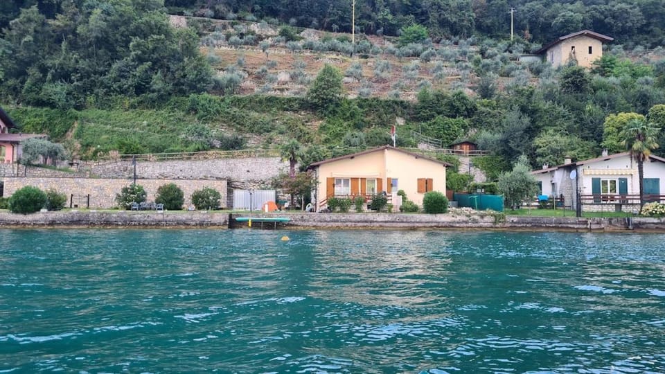 Monte Isola, Iseosee, kleine Villa, privater Seezugang House in Monte Isola