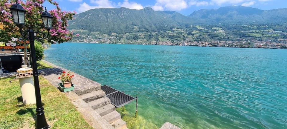 Monte Isola, Iseosee, kleine Villa, privater Seezugang House in Monte Isola