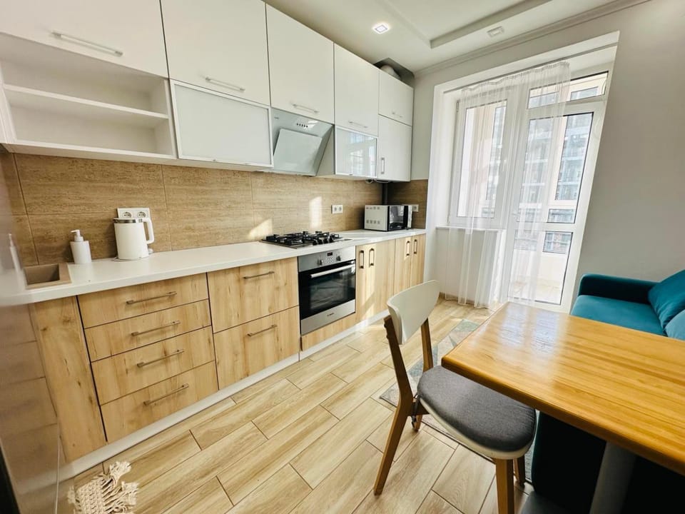 Kitchen or kitchenette, Seating area, Dining area, oven, stove