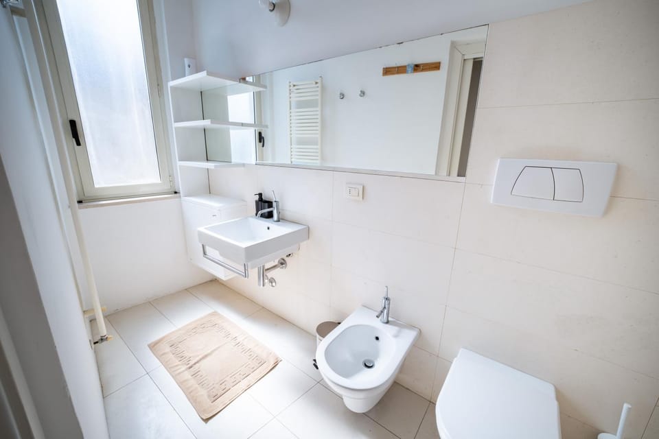 Elegante appartamento vista mare con 4 camere, balconi e ascensore Centro Pescara Apartment in Pescara