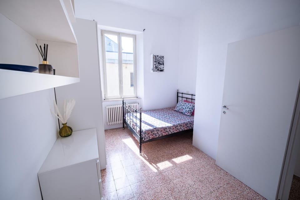 Elegante appartamento vista mare con 4 camere, balconi e ascensore Centro Pescara Apartment in Pescara