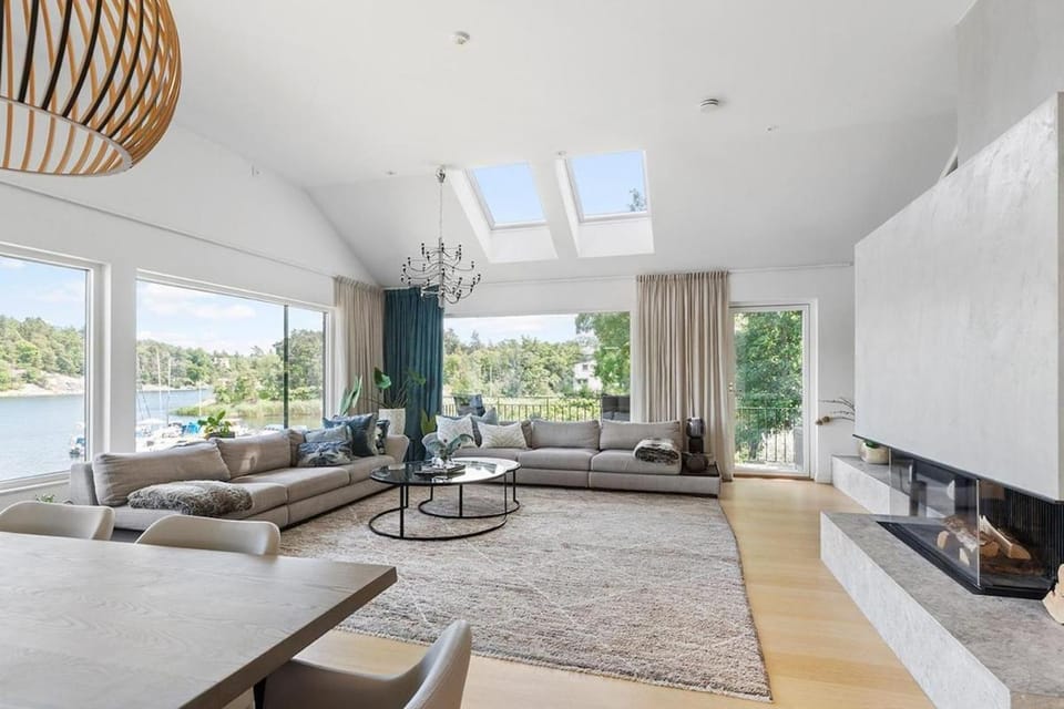 Exclusive lakefront villa in Stockholm city Villa in Solna