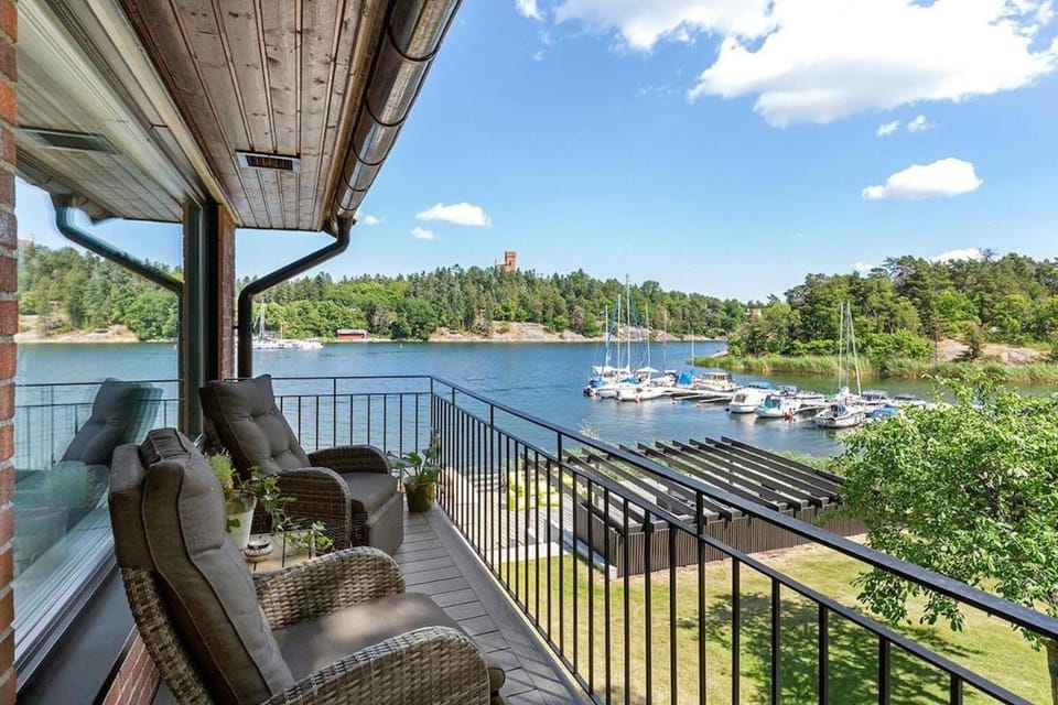 Exclusive lakefront villa in Stockholm city Villa in Solna