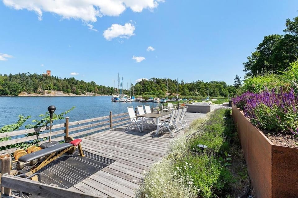 Exclusive lakefront villa in Stockholm city Villa in Solna