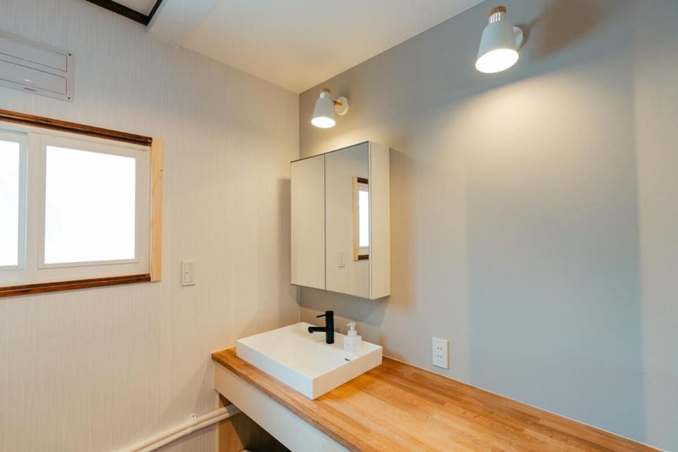 CABIN BUILD Sakura 広々一軒家貸切 シンプルで暖かい宿 Cabin in Hokkaido Prefecture
