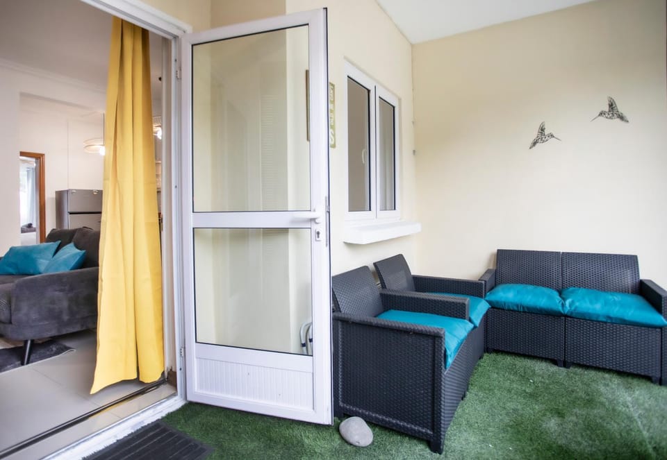 Walk to Beach Stylish two-bedroom in Pereybere Apartment in Grand Baie