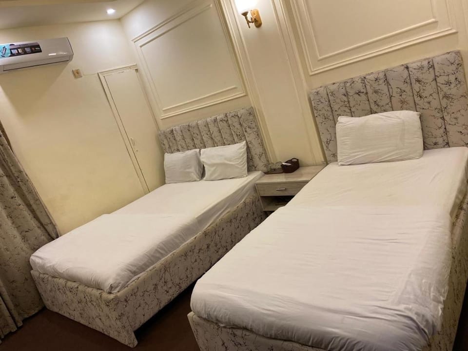 White Rose bNb Guest House Bed and Breakfast in Karachi