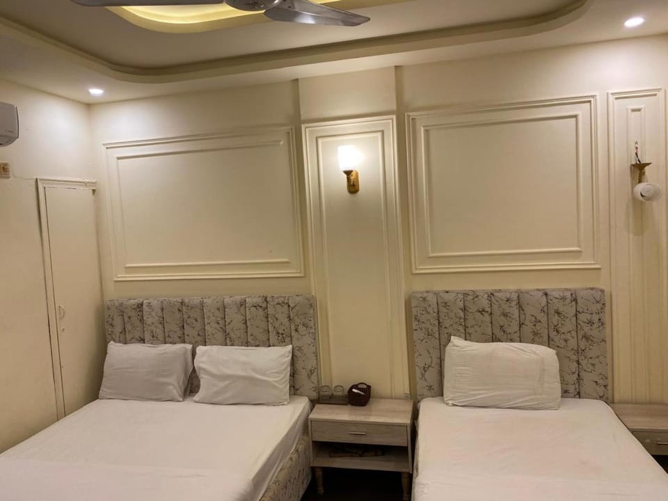 White Rose bNb Guest House Bed and Breakfast in Karachi